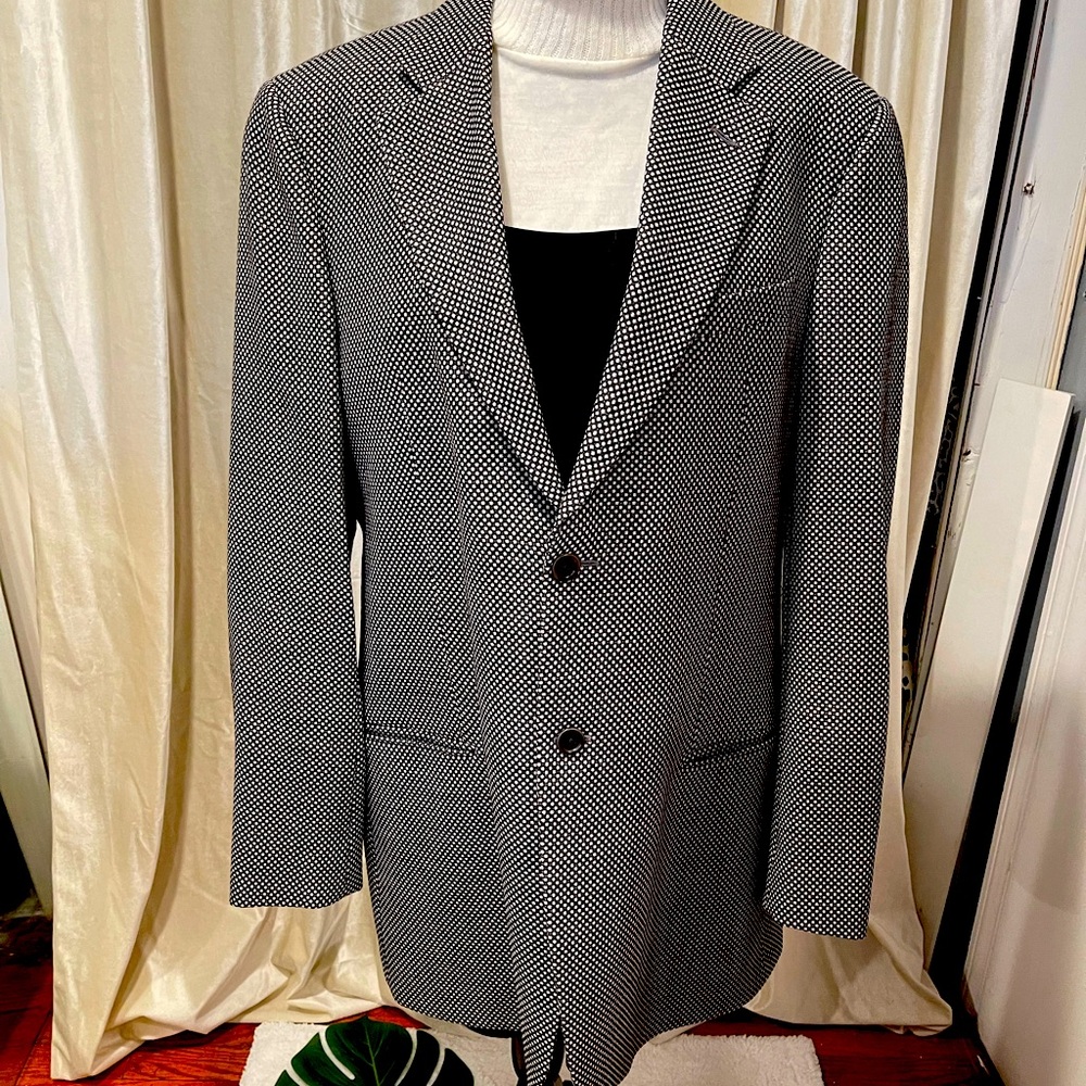 Armani black white blazer perfect condition made in Italy! Absolutely exquisite!